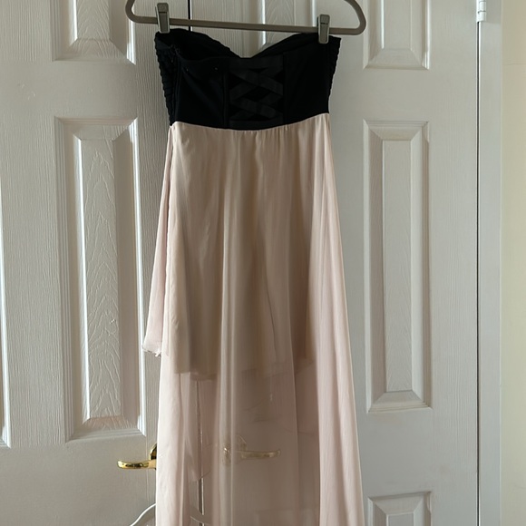 Strapless dress with multilayered sheer overlay - Picture 4 of 12